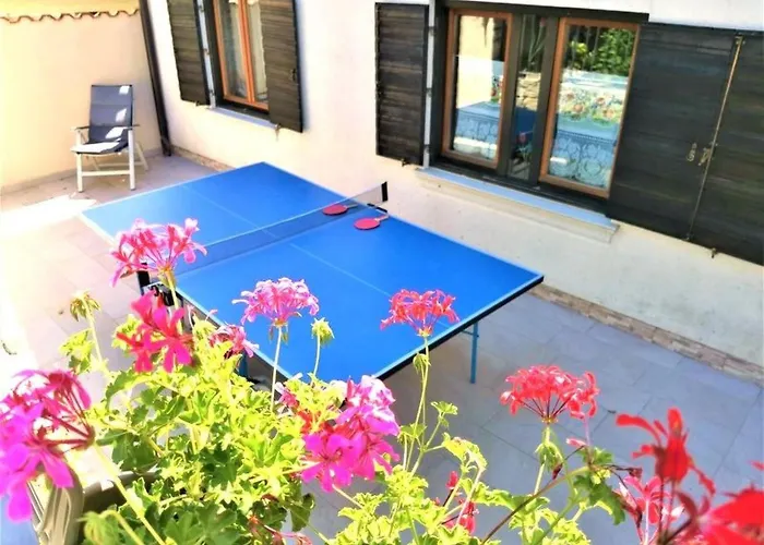 Salvia By Interhome Vikendica